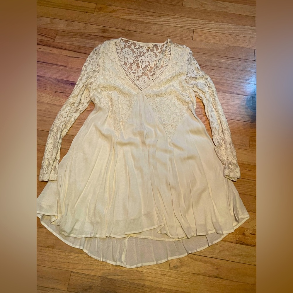 Women’s illa illa crème lace flare dress long sleeve size large L EUC